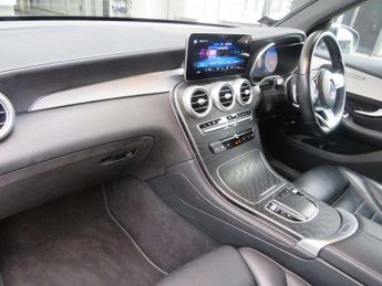 Mercedes-Benz GLC GLC 300e 4Matic AMG Line Premium 5dr 9G-Tronic
