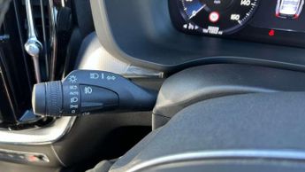 Volvo XC60 2.0 B4D R DESIGN 5dr AWD Geartronic