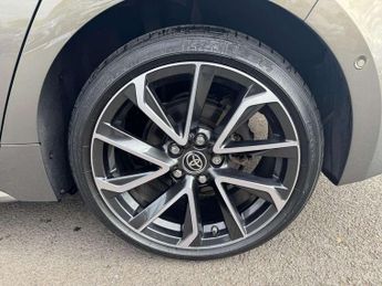 Toyota Corolla 2.0 VVT-i Hybrid Excel 5dr CVT