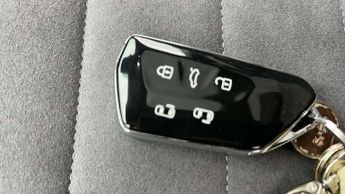 Volkswagen Multivan 1.5 TSI eHybrid Style 5dr LWB 4MOTION DSG