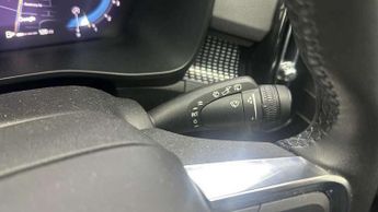 Volvo XC40 2.0 B4P Plus Dark 5dr AWD Auto