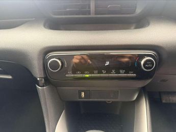 Toyota Yaris 1.5 Hybrid Design 5dr CVT