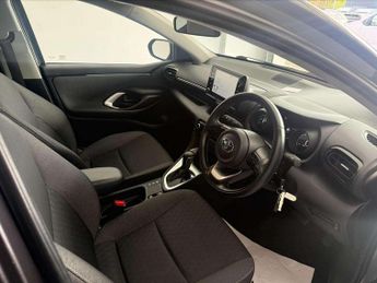 Toyota Yaris 1.5 Hybrid Design 5dr CVT