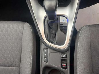 Toyota Yaris 1.5 Hybrid Design 5dr CVT