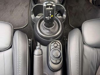MINI Hatchback 5dr 1.5 Cooper Exclusive 5dr Auto