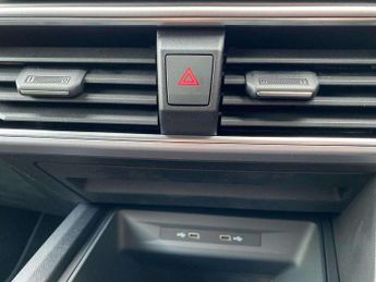 SEAT Leon 1.5 eTSI 150 FR Black Edition 5dr DSG [DAP]