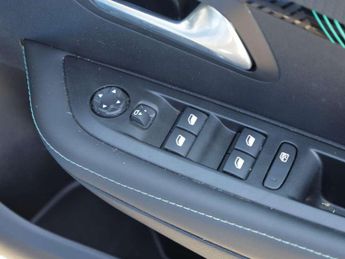 Peugeot 208 1.2 PureTech 100 Allure Premium + 5dr EAT8
