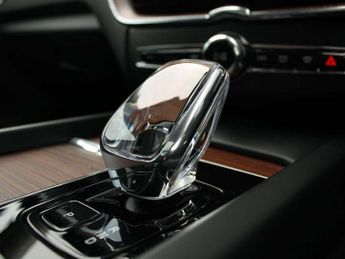 Volvo XC60 2.0 T8 [455] RC PHEV Ultimate Dark 5dr AWD Gtron