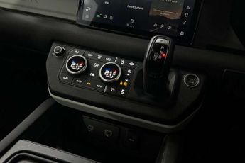 Land Rover Defender 2.0 D240 SE 110 5dr Auto [7 Seat]