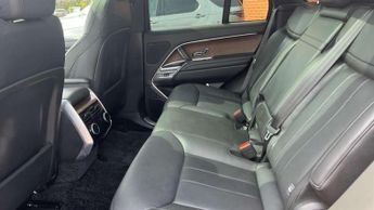 Land Rover Range Rover 3.0 D300 SE 4dr Auto