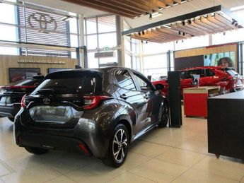 Toyota C-HR 2.0 Hybrid Design 5dr CVT
