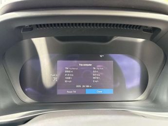Volvo XC40 2.0 B4P Ultimate Dark 5dr Auto