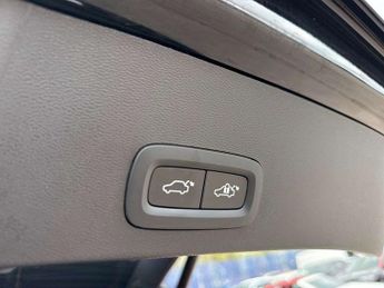 Volvo XC40 2.0 B4P Ultimate Dark 5dr Auto