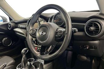 MINI Hatchback 1.5 Cooper 3dr Auto [Chili/Media Pack XL]