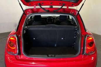 MINI Hatchback 1.5 Cooper 3dr Auto [Chili/Media Pack XL]