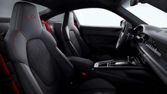 Porsche 911 GTS 2dr PDK