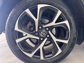 Toyota C-HR 1.8 Hybrid Dynamic 5dr CVT