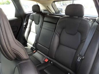 Volvo XC60 2.0 B4D Momentum 5dr AWD Geartronic