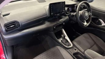 Toyota Yaris 1.5 Hybrid Design 5dr CVT