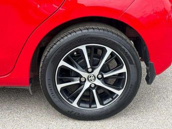 Toyota Yaris 1.5 VVT-i Icon Tech 5dr CVT