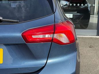 Ford Focus 1.0 EcoBoost 125 Titanium 5dr Auto