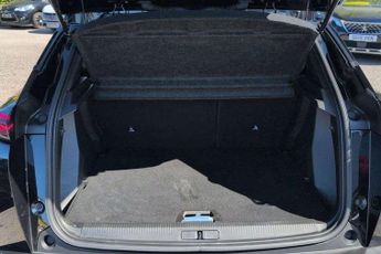 Peugeot 2008 1.2 Hybrid 136 GT 5dr e-DSC6