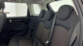 MINI Hatchback 1.5 Cooper Classic 5dr Auto [Comfort/Nav Pack]