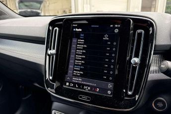 Volvo XC40 2.0 B3P Plus Dark 5dr Auto