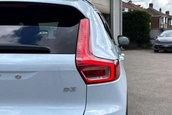 Volvo XC40 2.0 B3P Plus Dark 5dr Auto