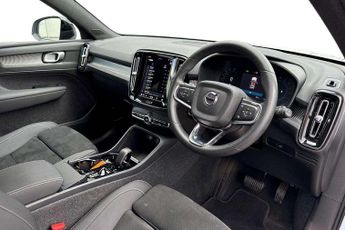 Volvo XC40 2.0 B3P Plus Dark 5dr Auto