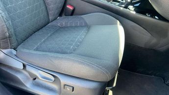 Toyota C-HR 2.0 Hybrid Design 5dr CVT