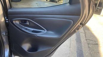 Toyota Yaris 1.5 Hybrid Design 5dr CVT