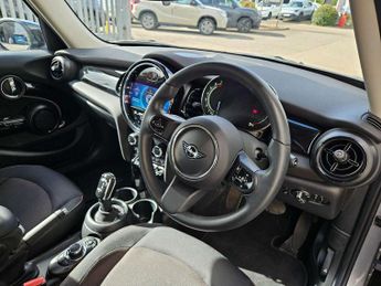 MINI Hatchback 5dr 1.5 Cooper Classic 5dr Auto