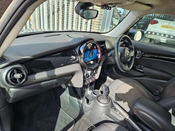MINI Hatchback 5dr 1.5 Cooper Classic 5dr Auto