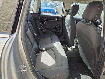 MINI Hatchback 5dr 1.5 Cooper Classic 5dr Auto