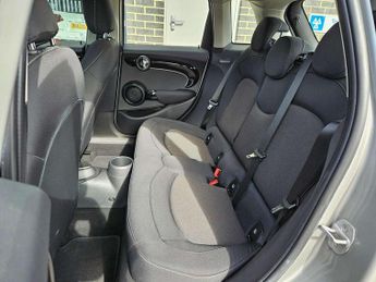 MINI Hatchback 5dr 1.5 Cooper Classic 5dr Auto