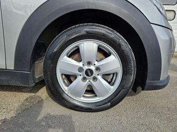 MINI Hatchback 5dr 1.5 Cooper Classic 5dr Auto