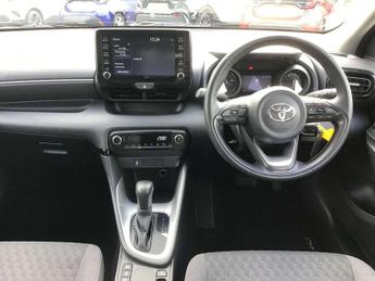 Toyota Yaris 1.5 Hybrid Design 5dr CVT
