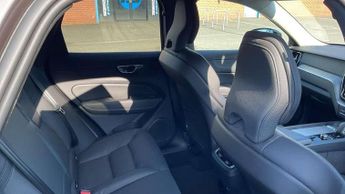 Volvo XC60 2.0 B5P Plus Dark 5dr AWD Geartronic
