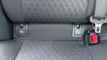 Toyota Yaris 1.5 Hybrid Design 5dr CVT