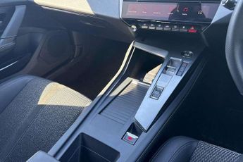 Peugeot 308 1.2 Hybrid 136 GT 5dr e-DSC6