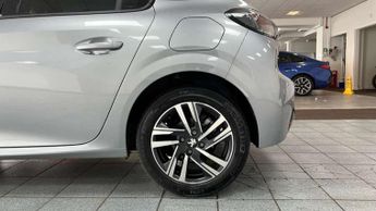 Peugeot 208 1.2 PureTech 130 Allure Premium + 5dr EAT8