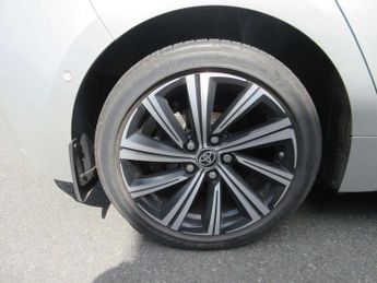 Toyota Corolla 2.0 VVT-i Hybrid Design 5dr CVT