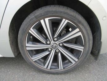 Toyota Corolla 2.0 VVT-i Hybrid Design 5dr CVT