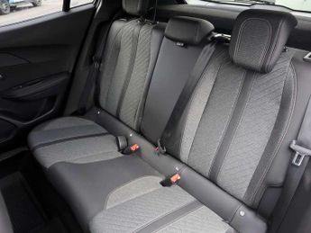 Peugeot 2008 1.2 Hybrid 136 Allure 5dr e-DSC6