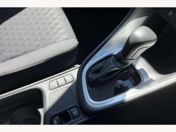 Toyota Yaris 1.5 Hybrid Design 5dr CVT