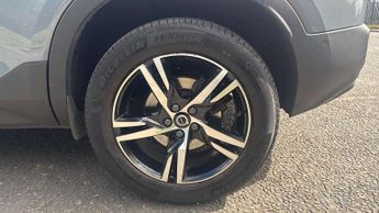 Volvo XC40 2.0 B3P Plus Dark 5dr Auto