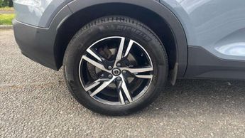 Volvo XC40 2.0 B3P Plus Dark 5dr Auto