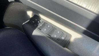 Volvo XC40 2.0 B3P Ultra Dark 5dr Auto