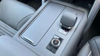 Land Rover Discovery 3.0 D300 Dynamic HSE Commercial Auto
